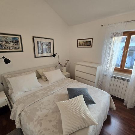 Apartment Parenzana, Little Row House With Big Green Yard In Central Istria Rakotule Exterior foto