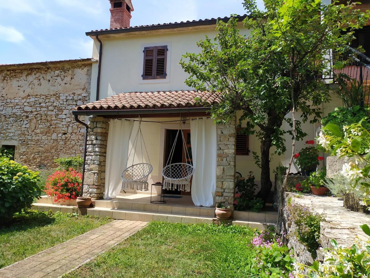 Apartment Parenzana, Little Row House With Big Green Yard In Central Istria Rakotule Exterior foto