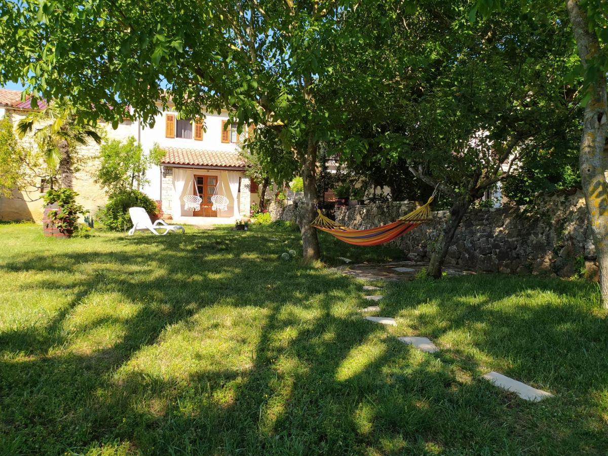 Apartment Parenzana, Little Row House With Big Green Yard In Central Istria Rakotule Exterior foto