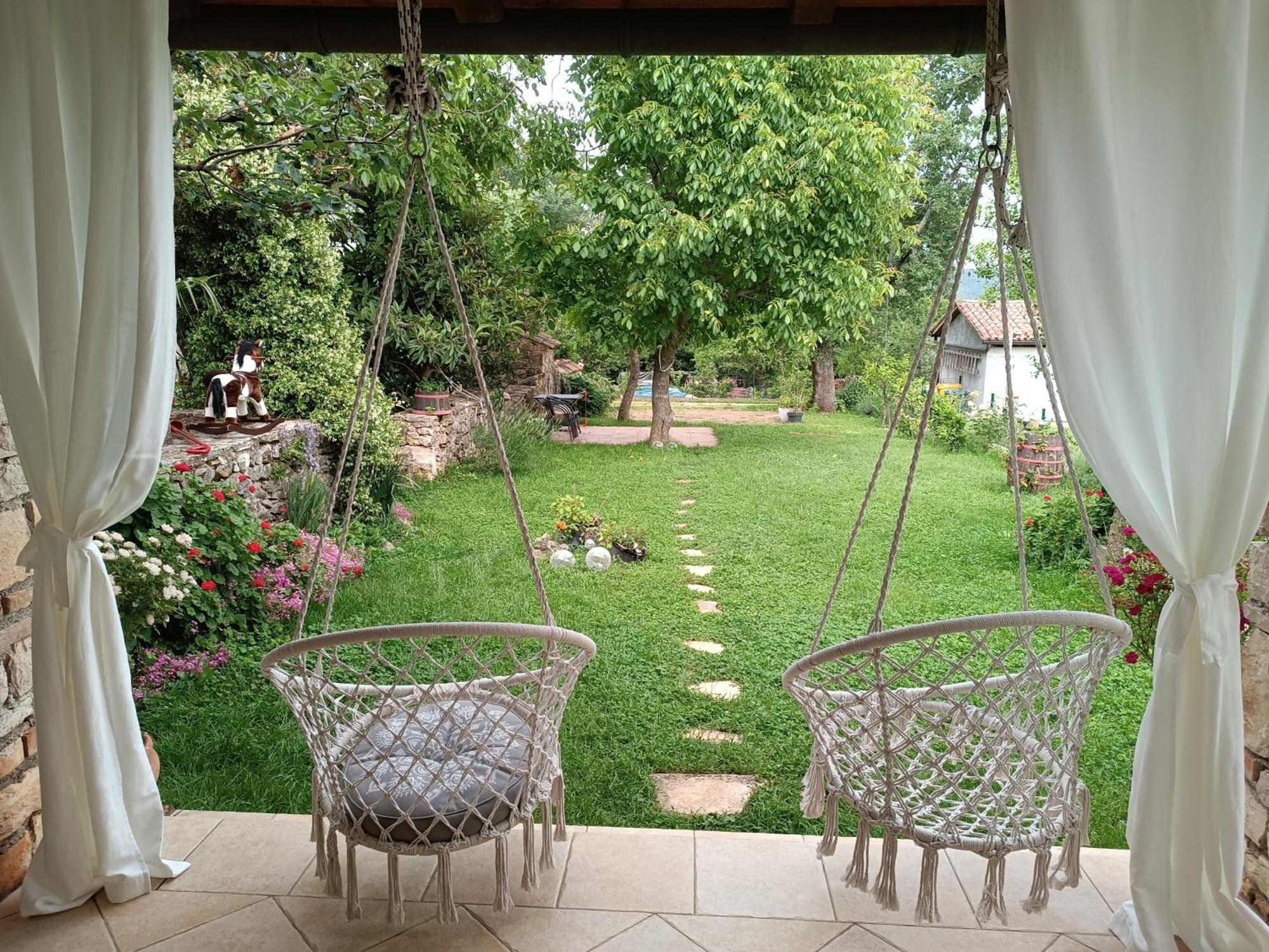 Apartment Parenzana, Little Row House With Big Green Yard In Central Istria Rakotule Exterior foto